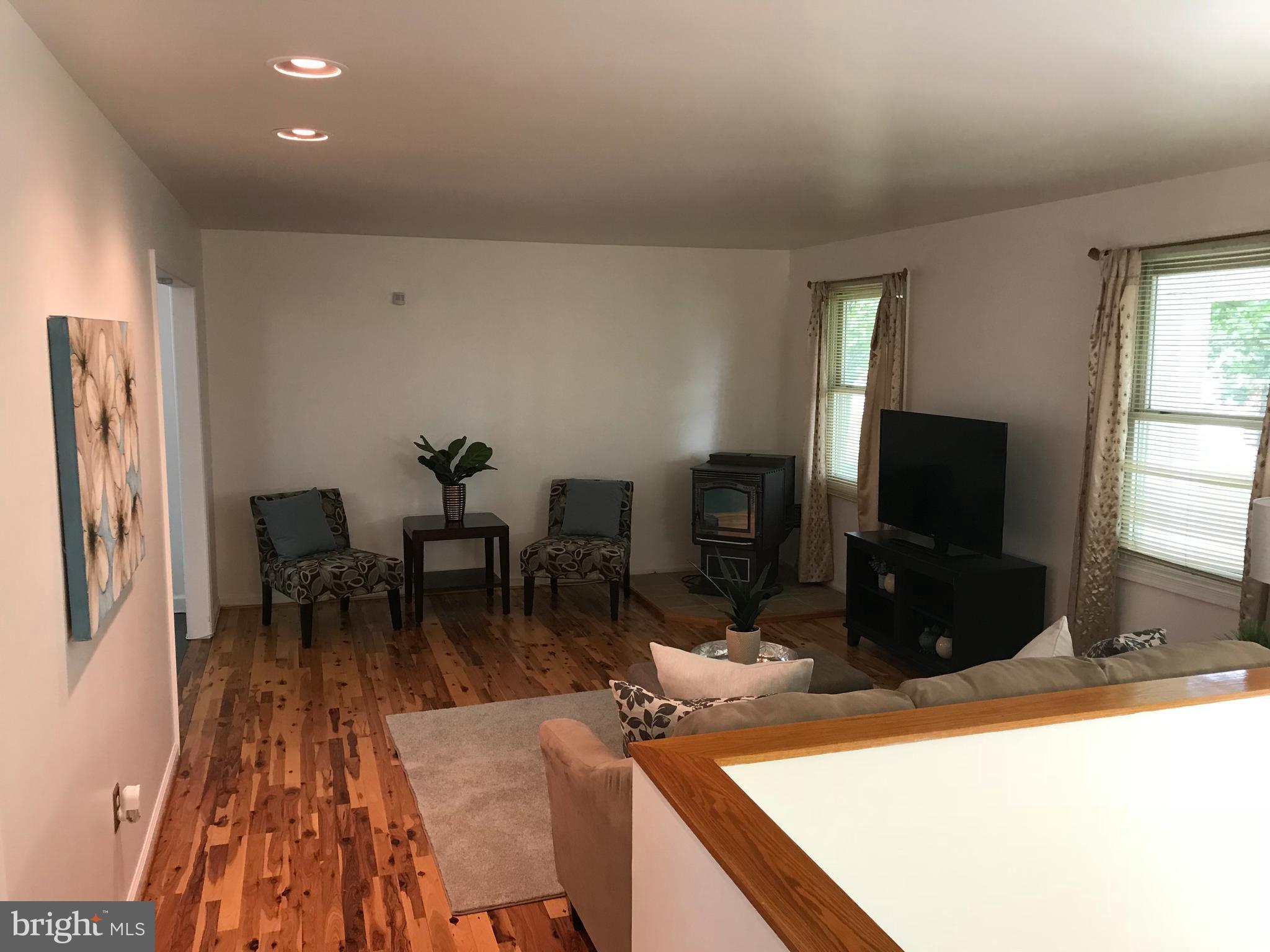 10005 Liberty Road Randallstown, MD 21133 - Photo 8 of 29 Living Room