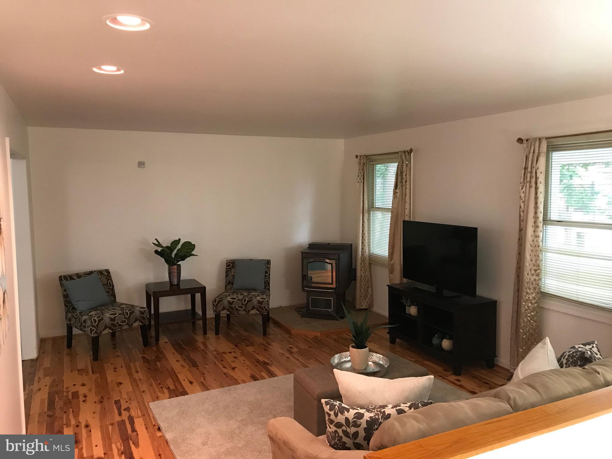 10005 Liberty Road Randallstown, MD 21133 - Photo 10 of 29 Living Room