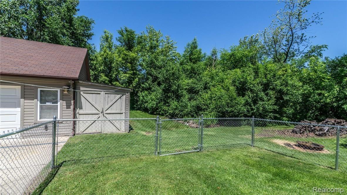 45940 Saltz Road Canton, MI 48187 - Photo 42 of 49 Fenced Pet Area