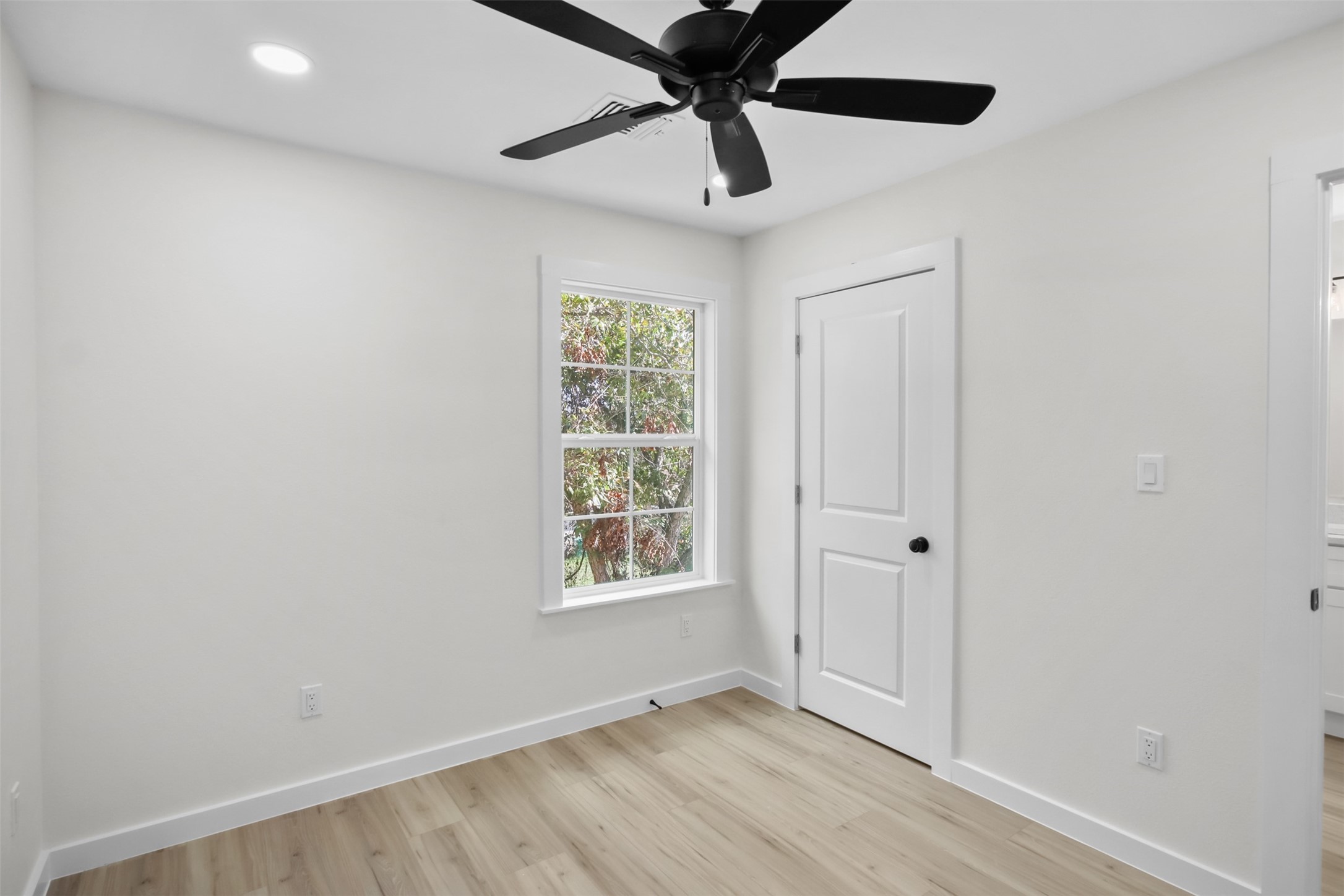 600 Sheely Street Brenham, TX 77833 - Photo 12 of 22 an empty room with windows and ceiling fan