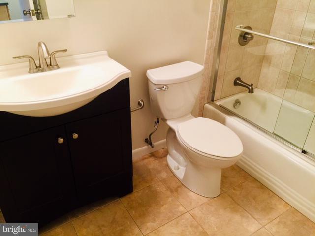 922 24th Street Northwest, Unit 817 Washington, DC 20037 - Photo 12 of 16 Bath