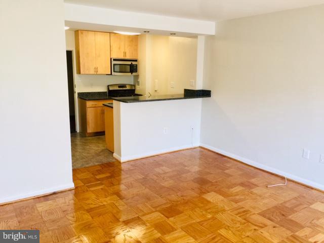 922 24th Street Northwest, Unit 817 Washington, DC 20037 - Photo 8 of 16 Open living area