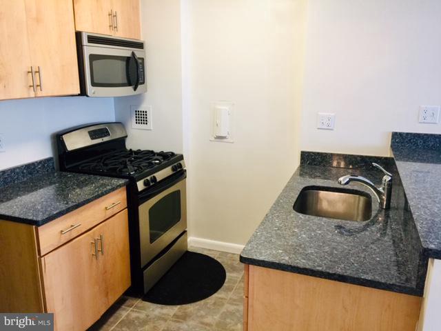 922 24th Street Northwest, Unit 817 Washington, DC 20037 - Photo 9 of 16 Kitchen