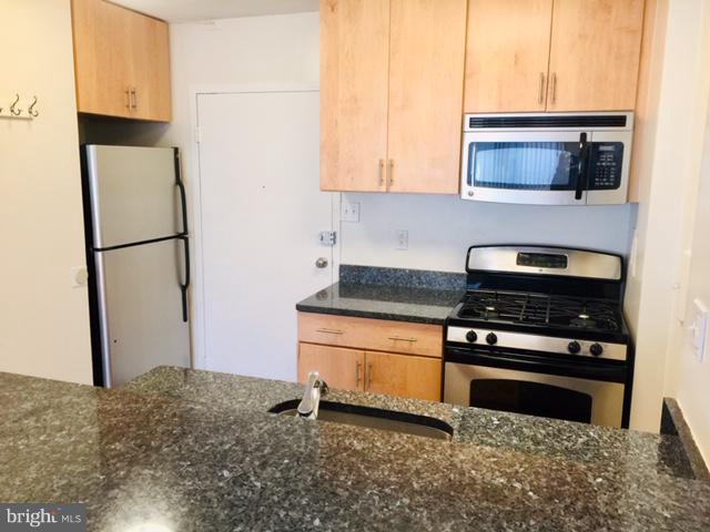 922 24th Street Northwest, Unit 817 Washington, DC 20037 - Photo 10 of 16 Kitchen