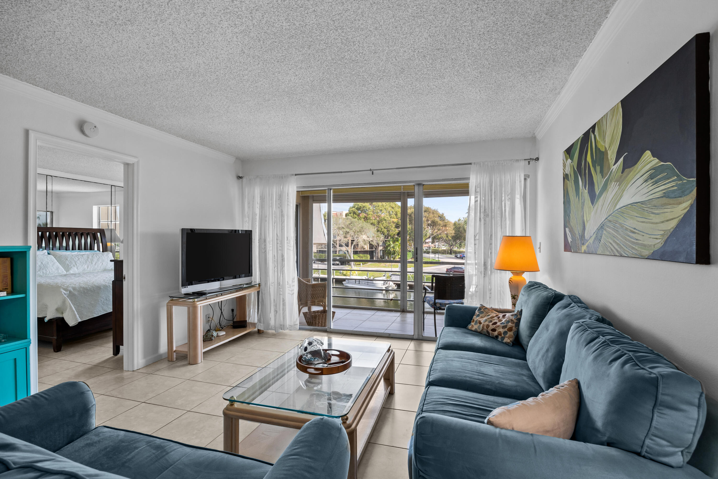 769 Jeffery Street, Unit 2205 Boca Raton, FL 33487 - Photo 13 of 43 Living room