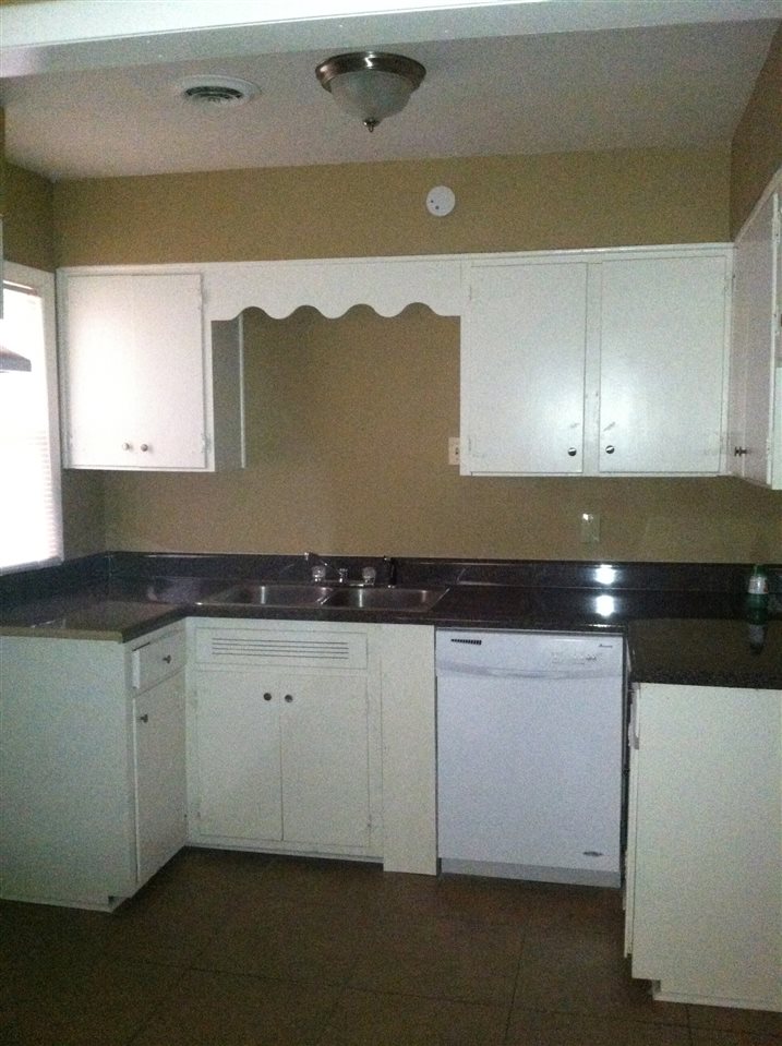 1557 Hopewell Road Memphis, TN 38117 - Photo 11 of 18