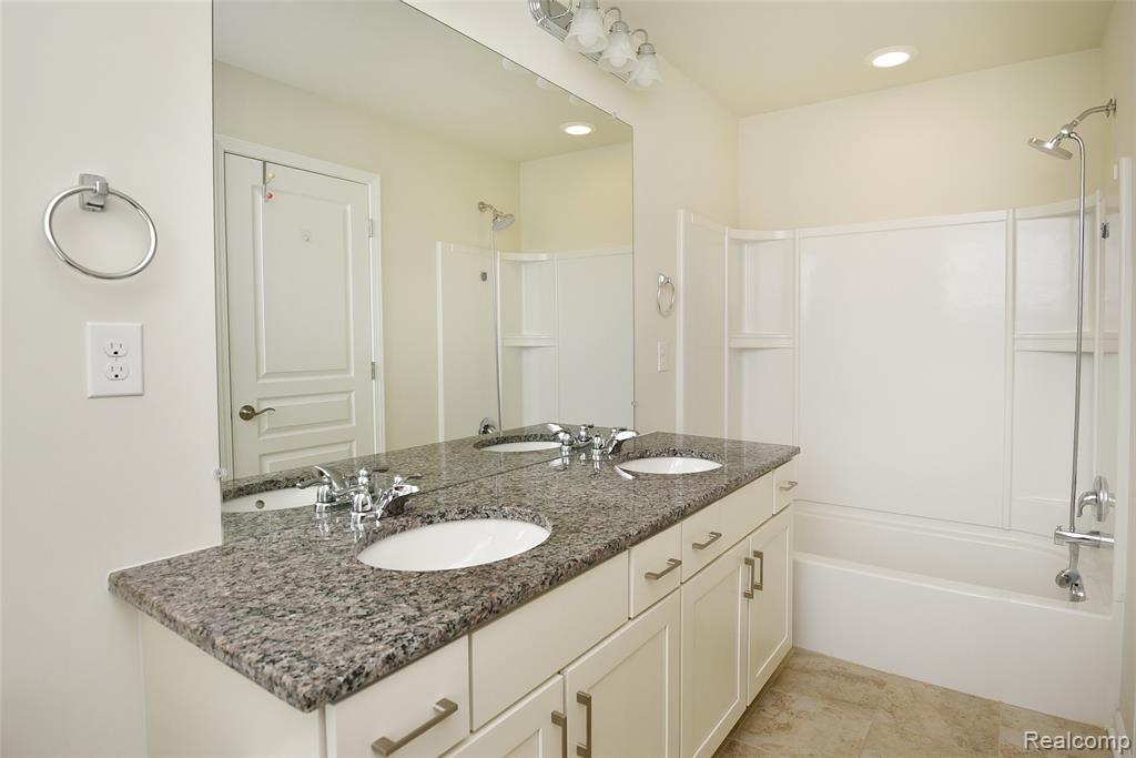 2888 Glenbar Circle Rochester, MI 48307 - Photo 29 of 38