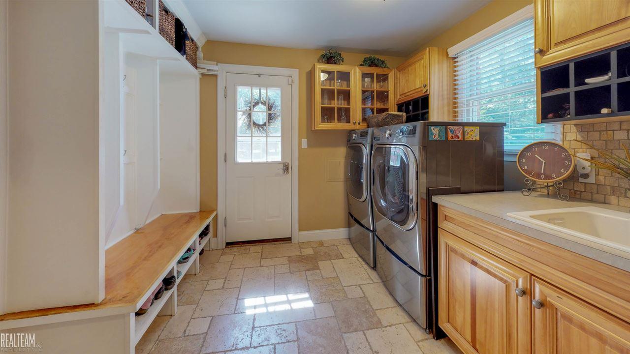 6138 Deguise Court Rochester Hills, MI 48306 - Photo 19 of 35