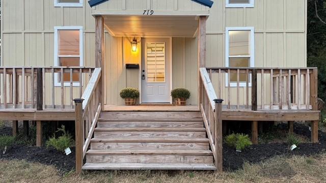 719 West Olive Street Bolivar, MO 65613 - Photo 1 of 19