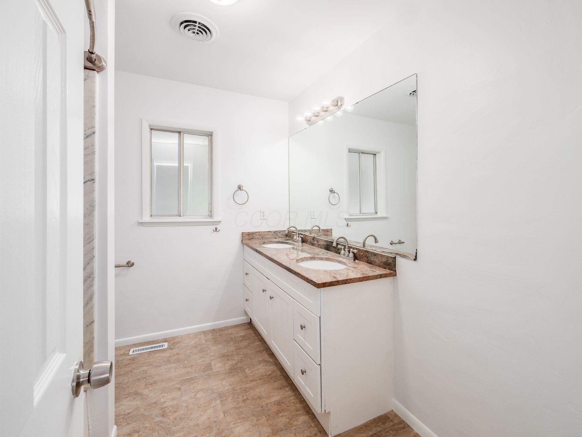 12917 Jerome Road Plain City, OH 43064 - Photo 34 of 69 Full Bathroom #2