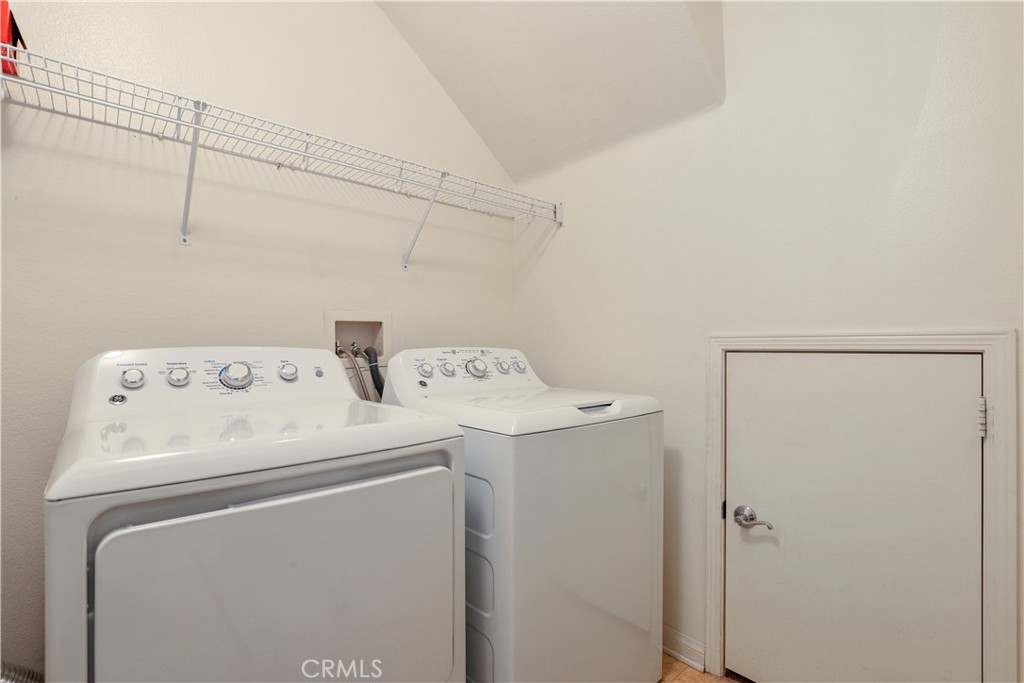 28364 Mirabelle Lane Saugus, CA 91350 - Photo 20 of 32 a utility room with dryer and washer