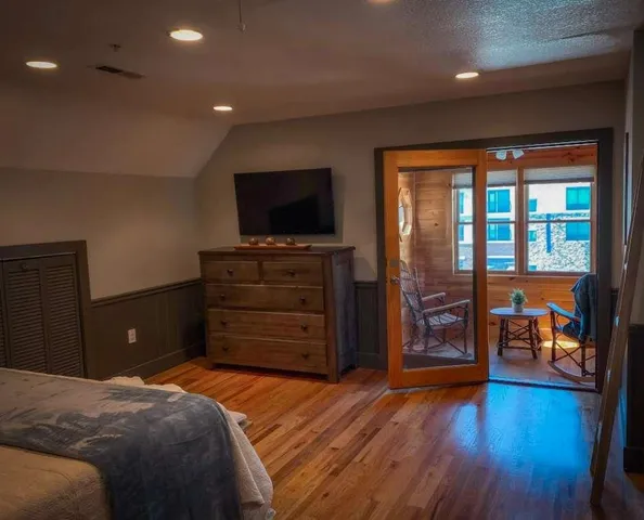 $3,300 | 544 East Main Street, Blue Ridge, GA 30513