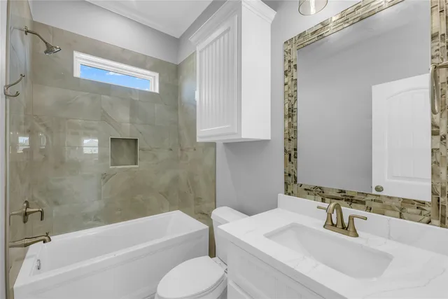 $423,950 | 863 South Selwyn Road, Crystal Beach, TX 77650