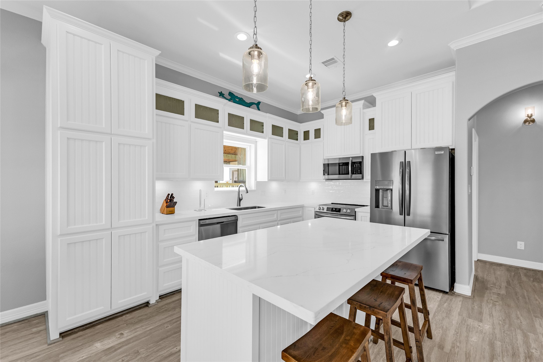 863 South Selwyn Road Crystal Beach, TX 77650 - Photo 4 of 32