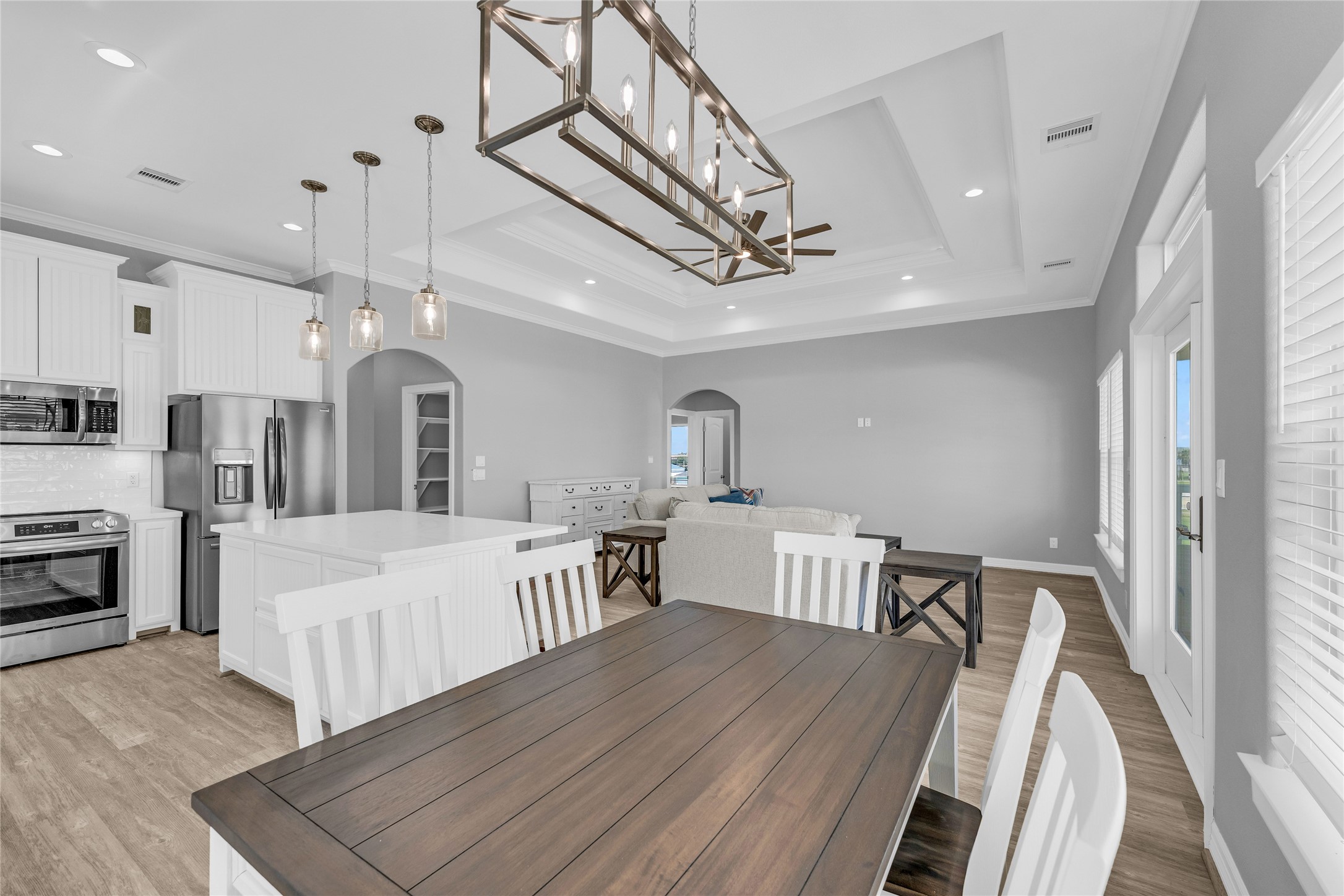 863 South Selwyn Road Crystal Beach, TX 77650 - Photo 8 of 32