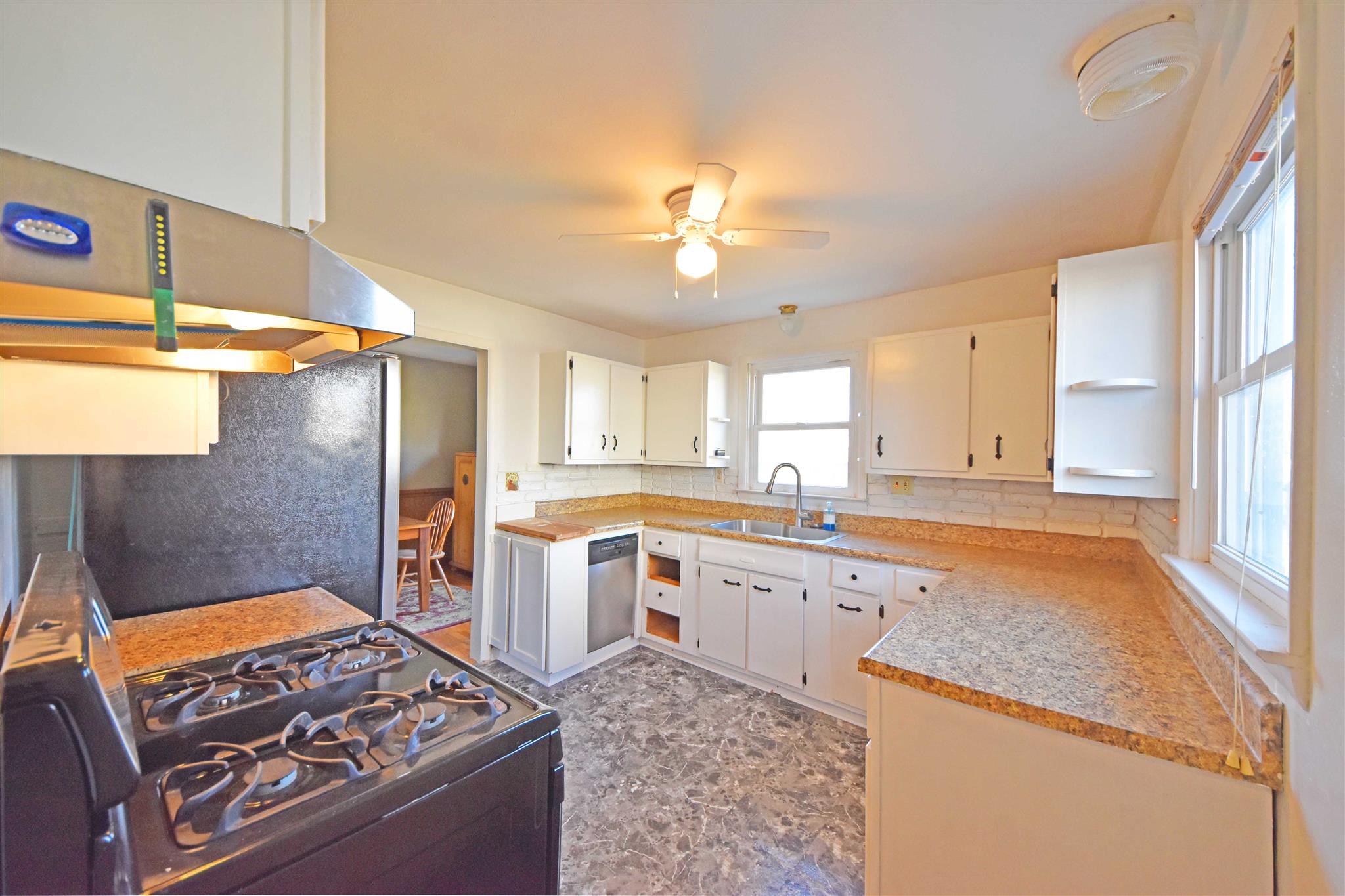 2510 Spring Street Fort Wayne, IN 46808 - Photo 4 of 31