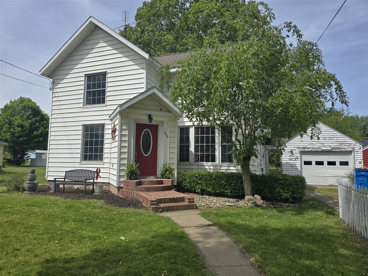 642 Maple Street Colon, MI 49040 - Photo 3 of 36