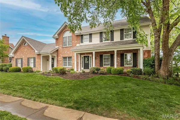$689,900 | 18133 Edgewood Cir Drive, Wildwood, MO 63038