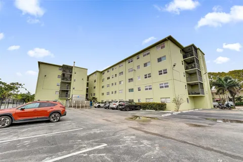 $124,999 | 1425 Arthur Street, Unit 202A, Hollywood, FL 33020