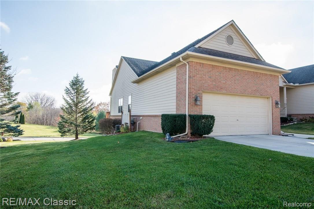 854 Ridgeside Drive, Unit 3 Milford, MI 48381 - Photo 37 of 42 DSC_1919.jpg