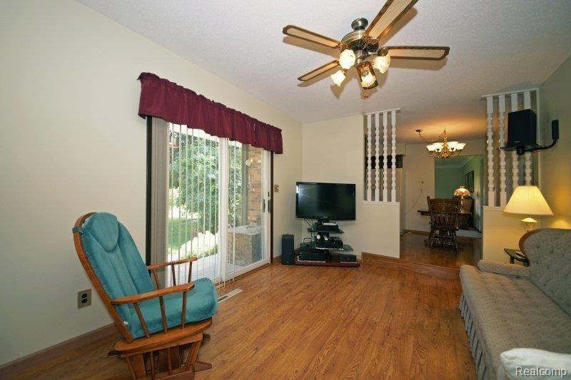 1037 Strasburg Road Monroe, MI 48161 - Photo 8 of 27 DSC09418.JPG