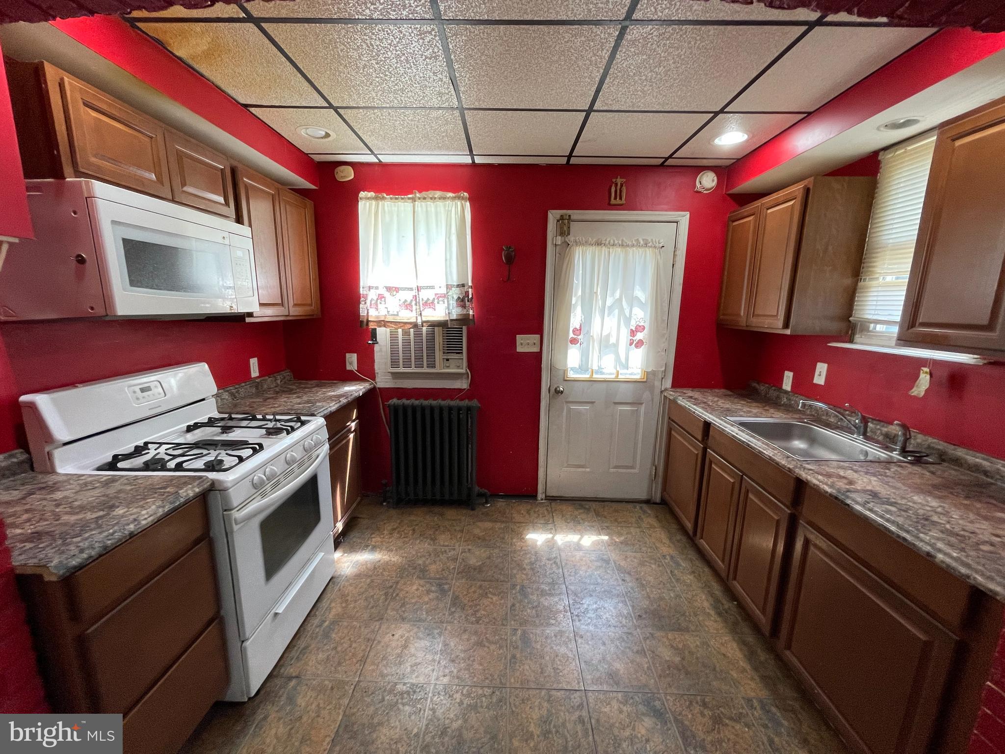 1007 Locust Street Reading, PA 19604 - Photo 2 of 26 Gallery Image 2