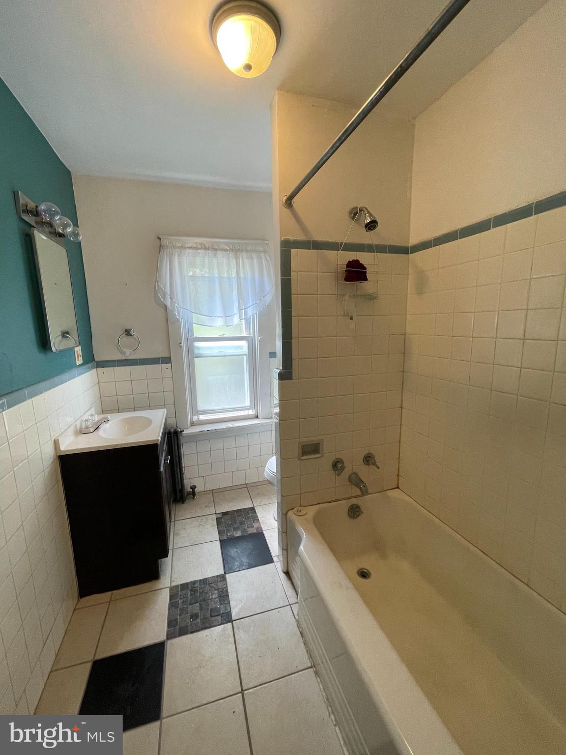 1007 Locust Street Reading, PA 19604 - Photo 11 of 26 Gallery Image 11