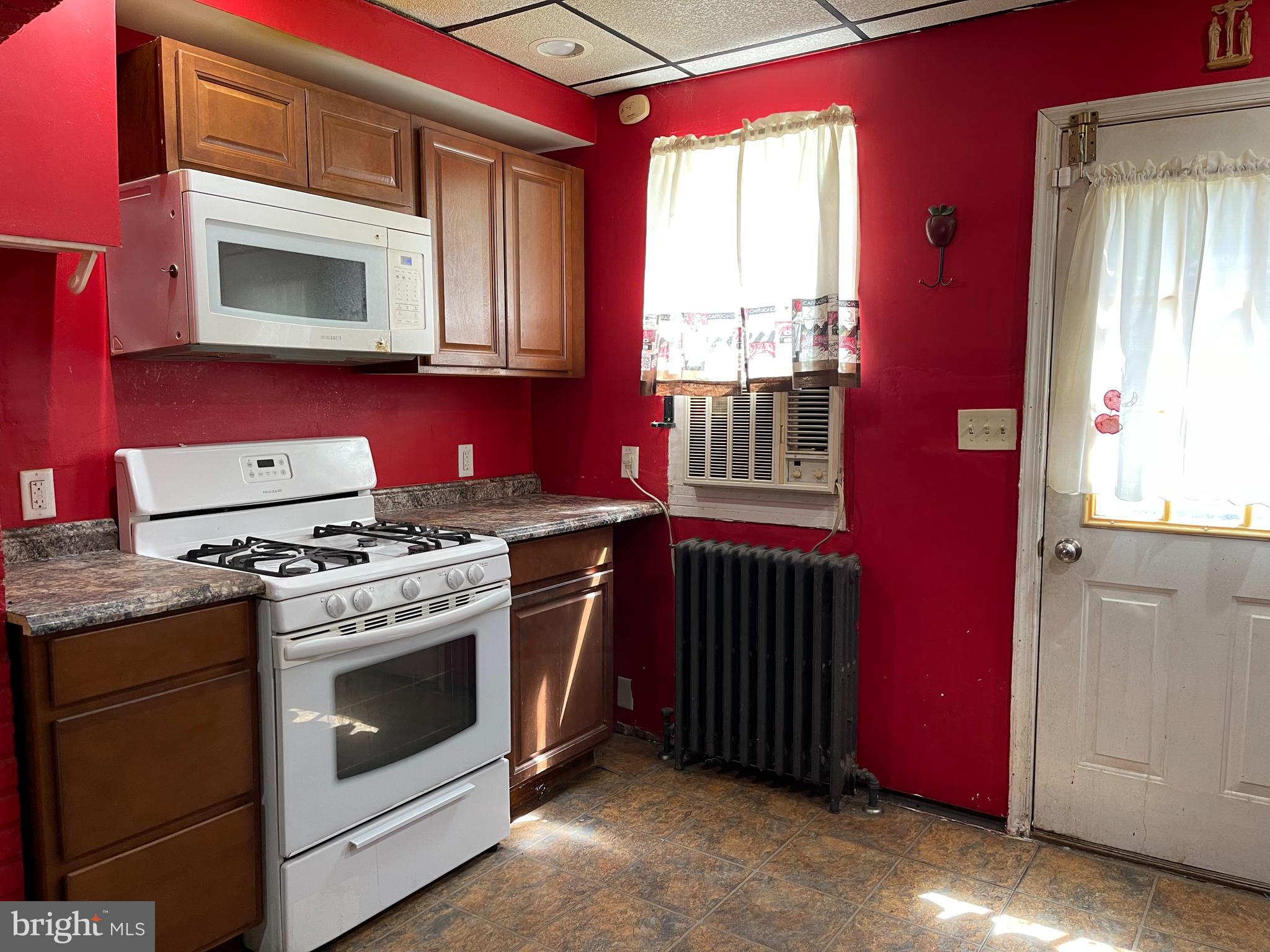 1007 Locust Street Reading, PA 19604 - Photo 7 of 26 Gallery Image 7