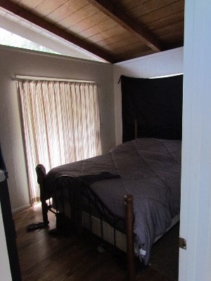 88-2512 Milolii Road Captain Cook, HI 96704 - Photo 8 of 24 a bed sitting in a bedroom next to a window