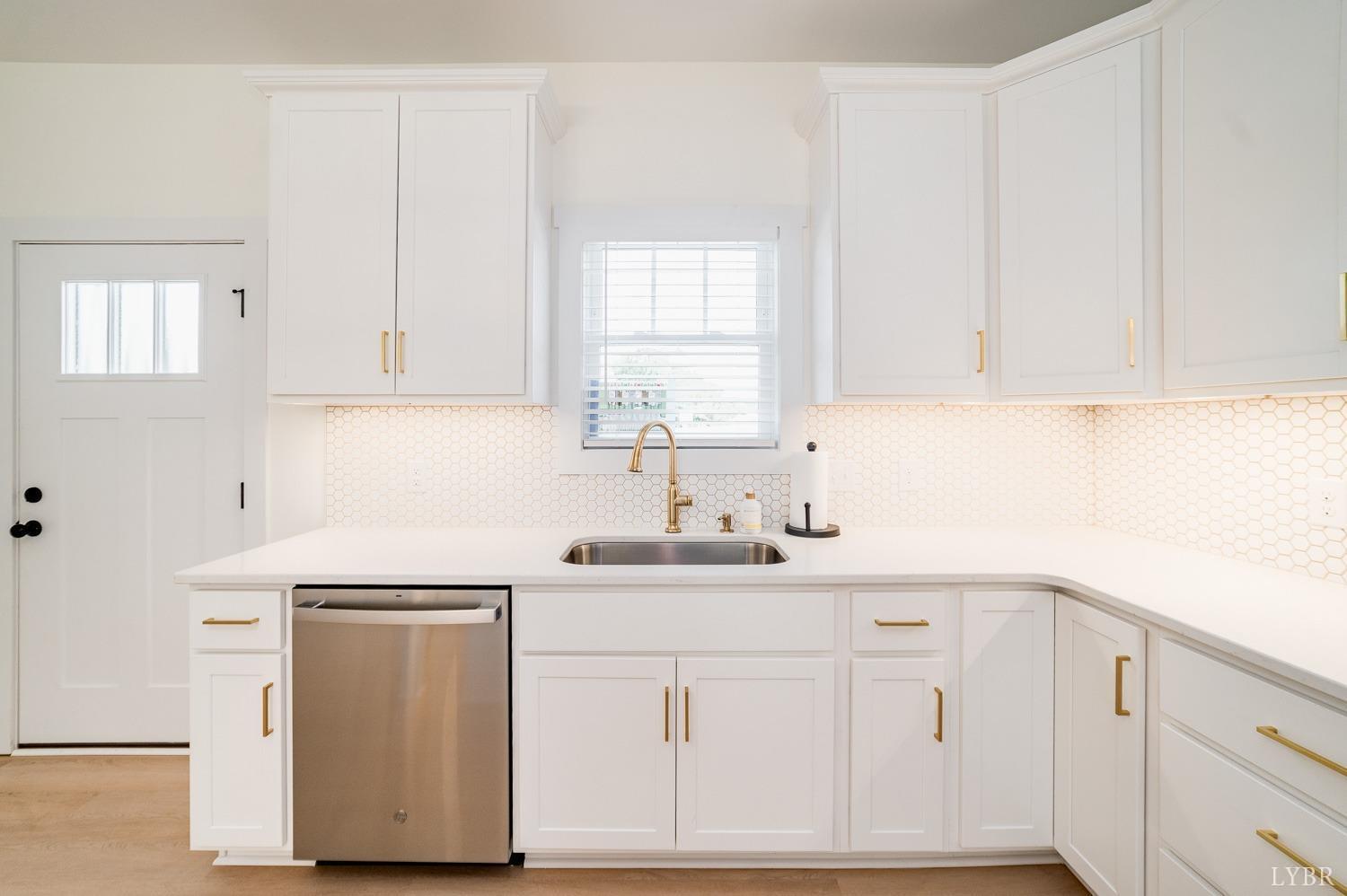 556 Leesville Road, Unit 208 Lynchburg, VA 24502 - Photo 9 of 40