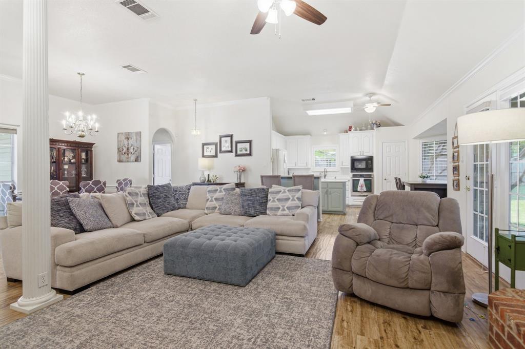 729 Bent Tree Court Hurst, TX 76054 - Photo 6 of 23