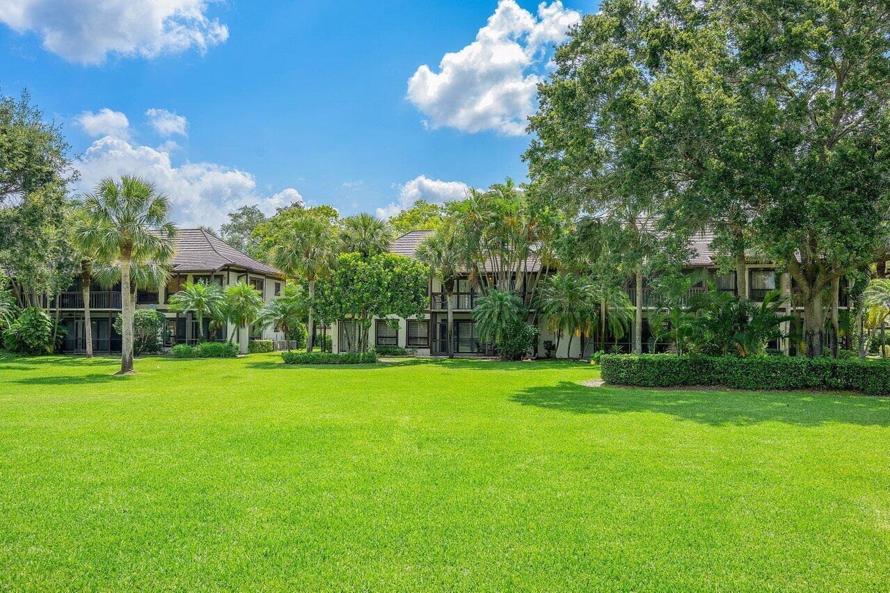 13334 Polo Club Road, Unit 327 Wellington, FL 33414 - Photo 13 of 43 back view