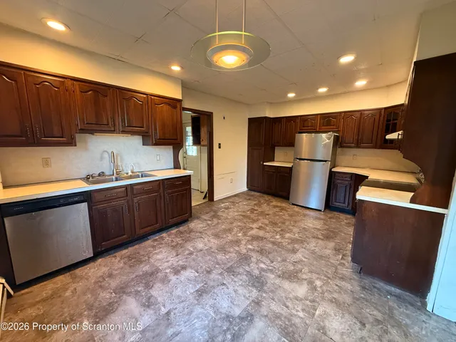 $1,200 | 947 Carmalt Street, Dickson City, PA 18519