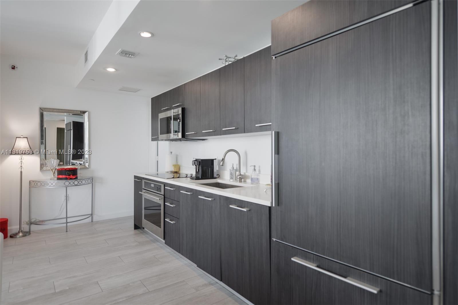 45 Southwest 9th Street, Unit 3308 Miami, FL 33130 - Photo 12 of 16 Gallery Image 12