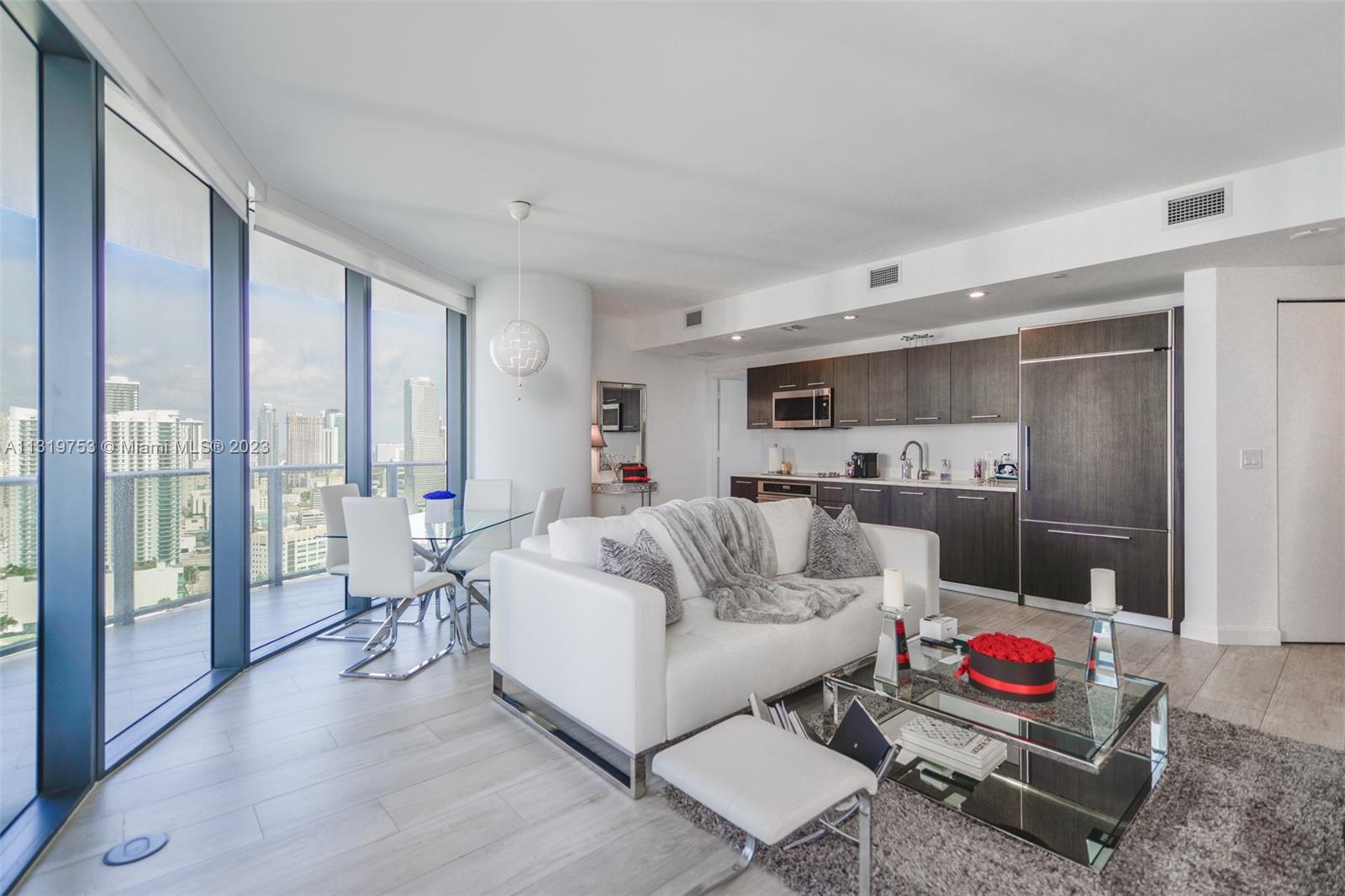 45 Southwest 9th Street, Unit 3308 Miami, FL 33130 - Photo 2 of 16 Gallery Image 2
