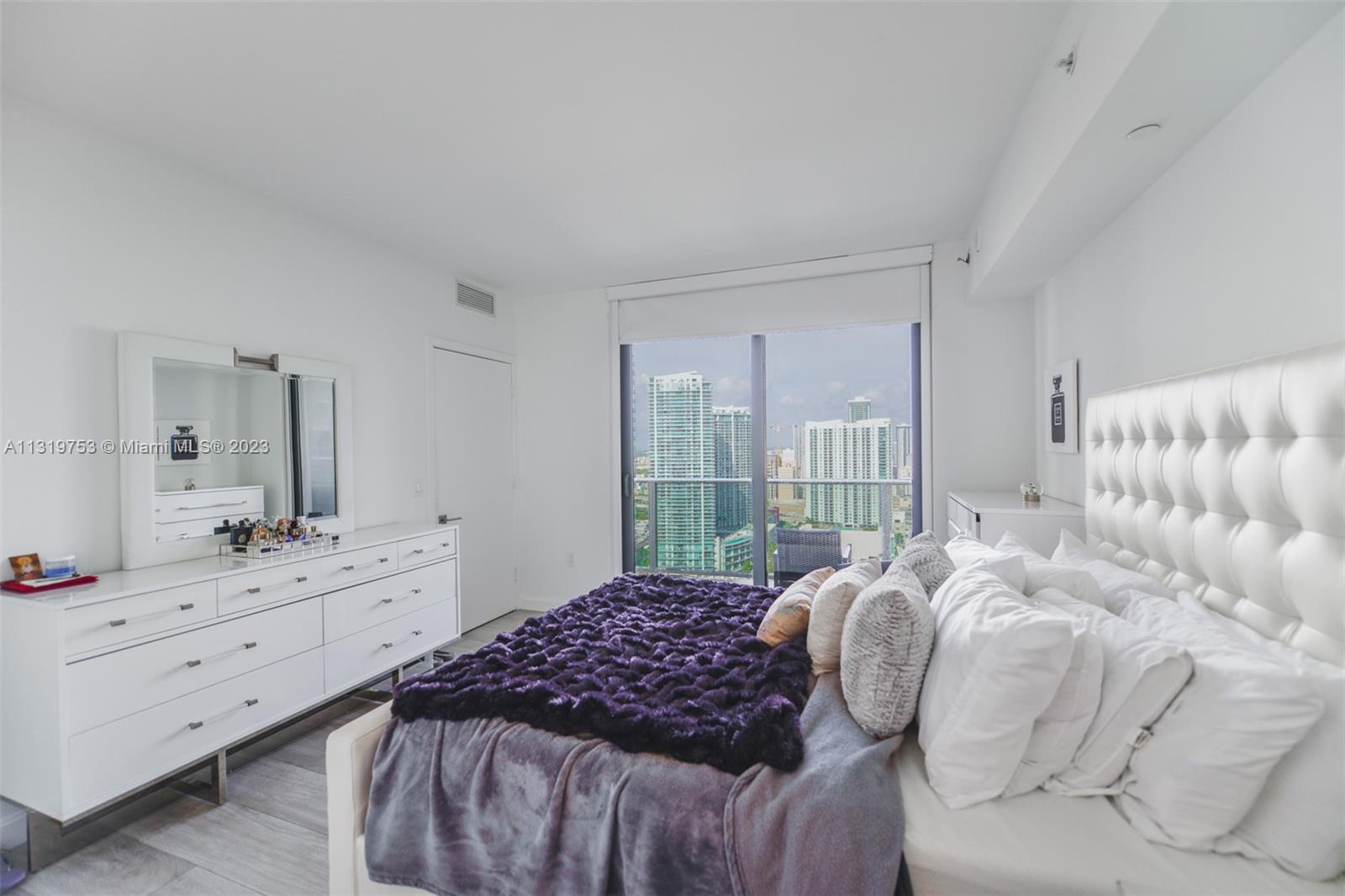 45 Southwest 9th Street, Unit 3308 Miami, FL 33130 - Photo 6 of 16 Gallery Image 6