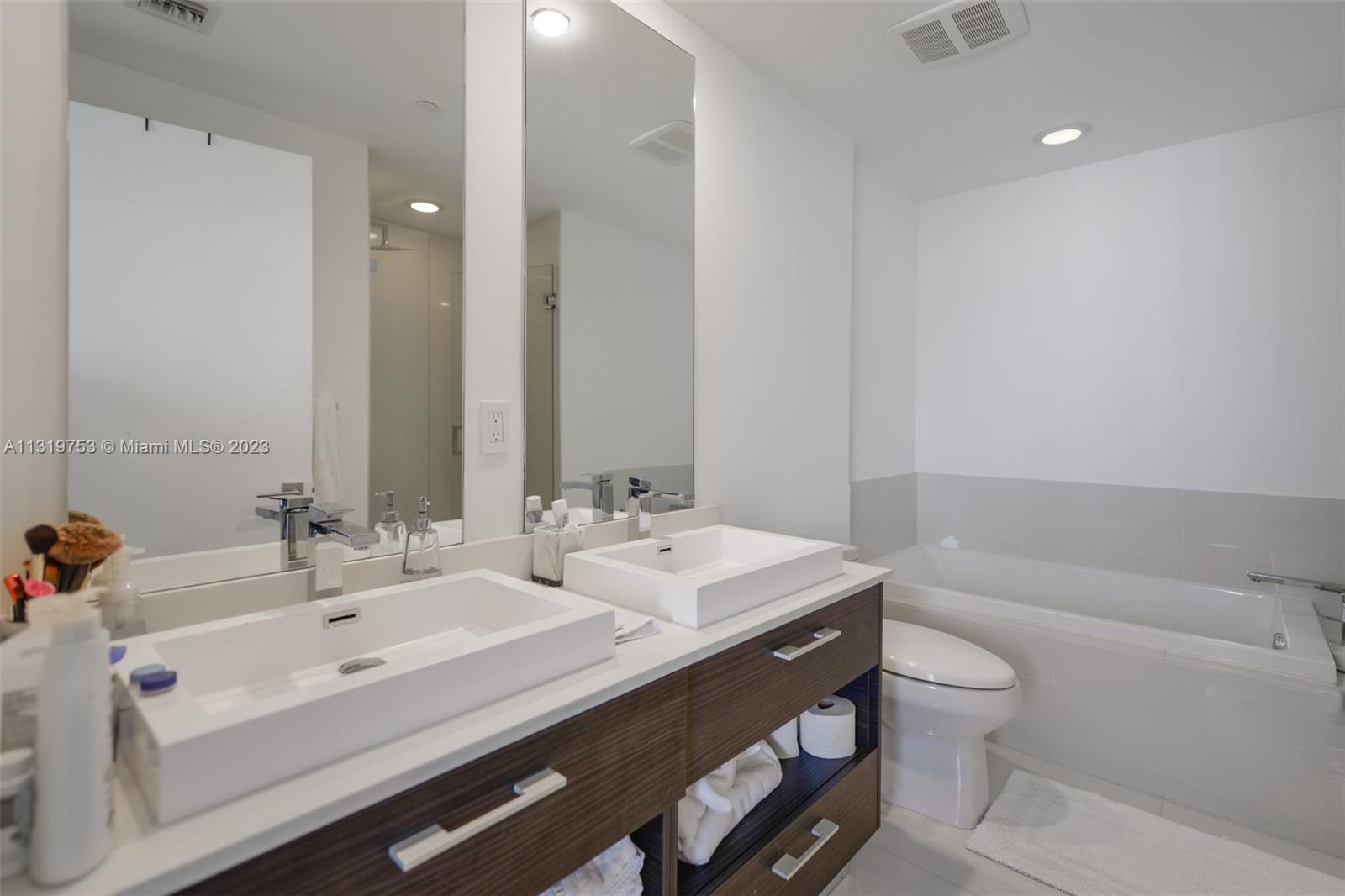 45 Southwest 9th Street, Unit 3308 Miami, FL 33130 - Photo 7 of 16 Gallery Image 7
