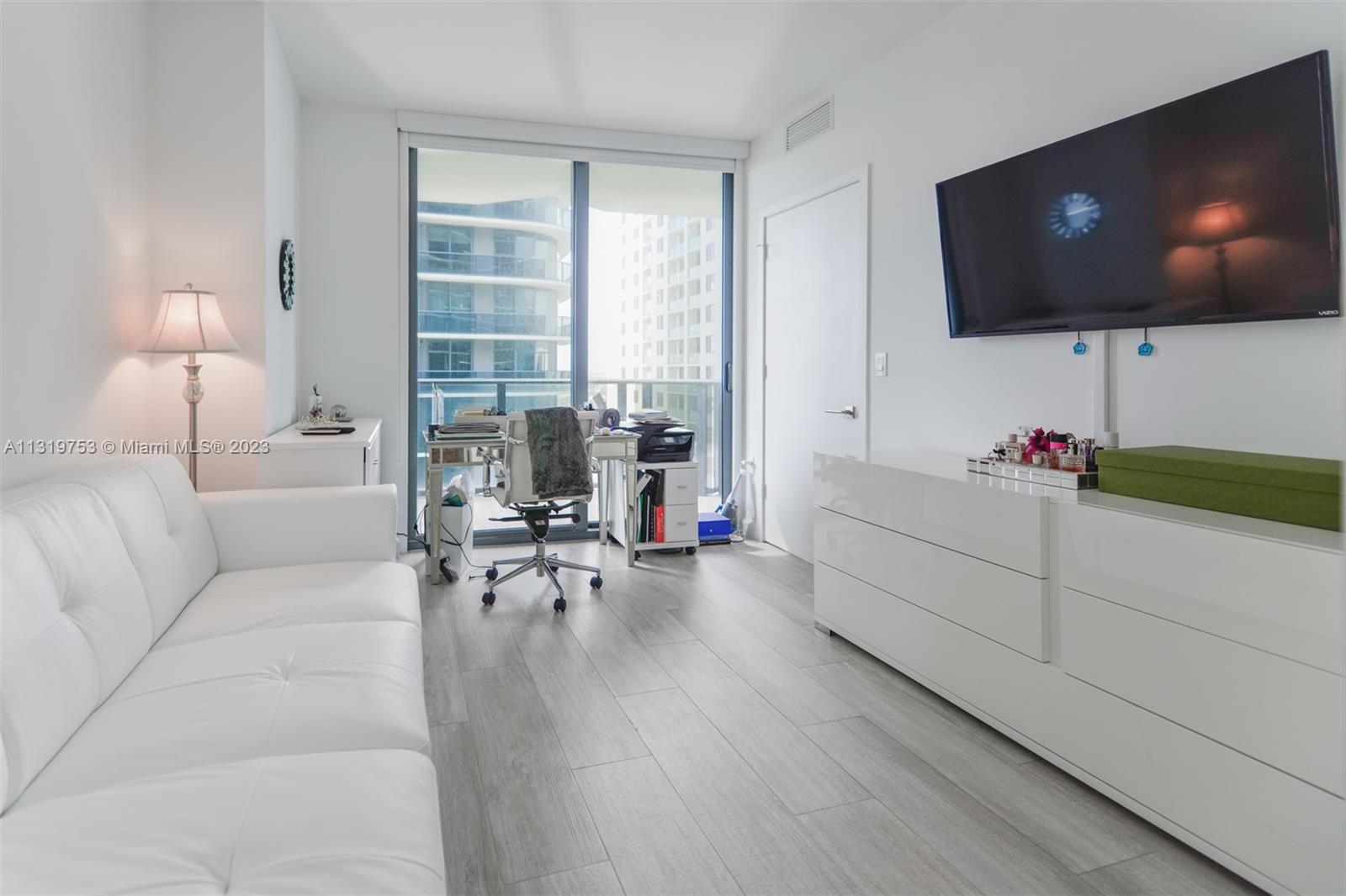 45 Southwest 9th Street, Unit 3308 Miami, FL 33130 - Photo 9 of 16 Gallery Image 9
