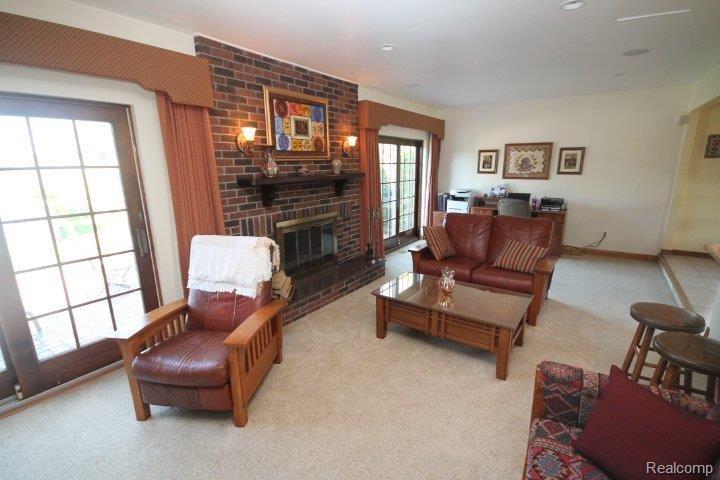 47826 Tilch Road Macomb, MI 48044 - Photo 4 of 23 Living Room