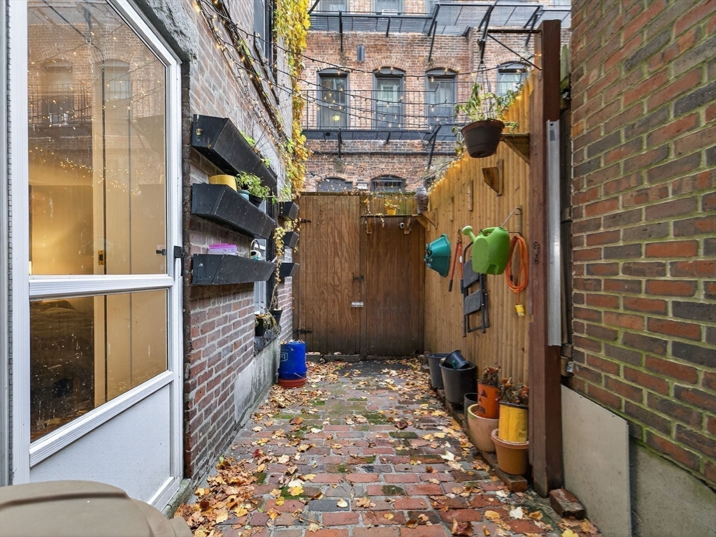 52 Temple Street Boston, MA 02114 - Photo 27 of 34