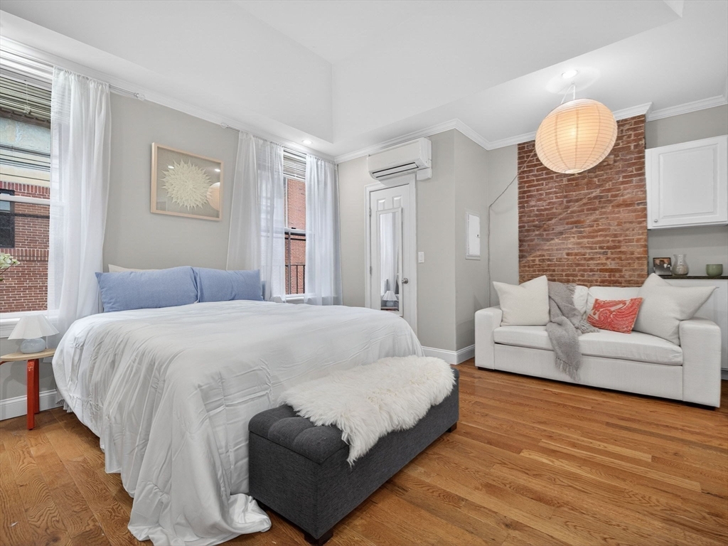 52 Temple Street Boston, MA 02114 - Photo 4 of 34 a spacious bedroom with a bed and a couch