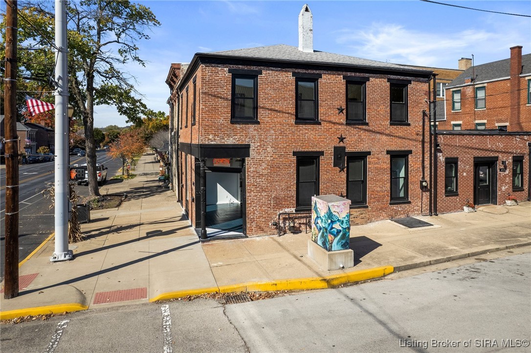 702 West Main Street Madison, IN 47250 - Photo 3 of 56