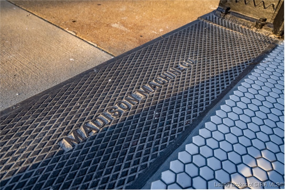 702 West Main Street Madison, IN 47250 - Photo 8 of 56