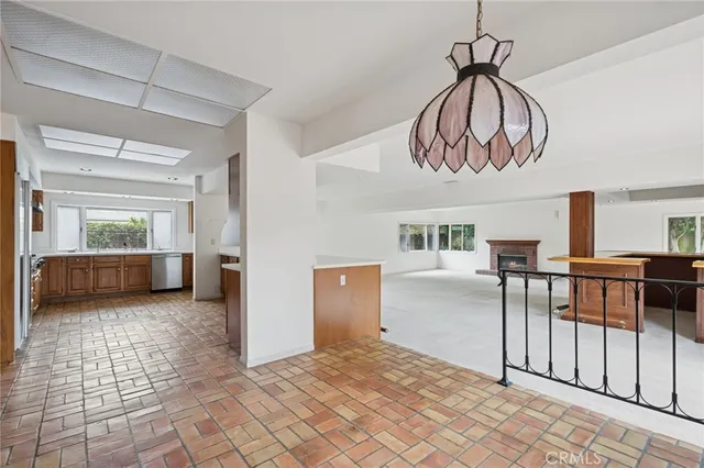 a view of livingroom with furniture