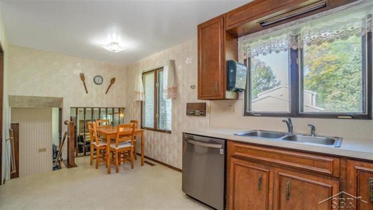 208 Hunters Ridge Midland, MI 48640 - Photo 12 of 24 50059233-11.JPG