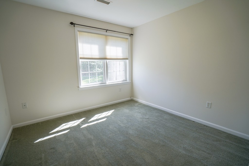 8 Concord Court, Unit B Webster, MA 01570 - Photo 16 of 32