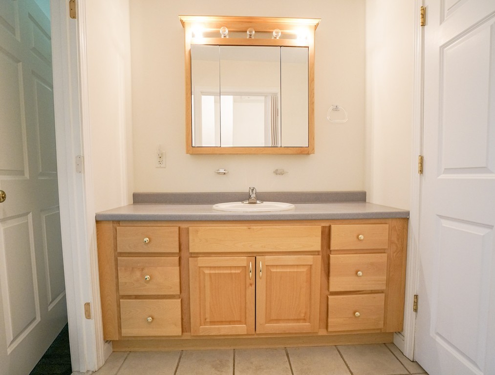 8 Concord Court, Unit B Webster, MA 01570 - Photo 19 of 32