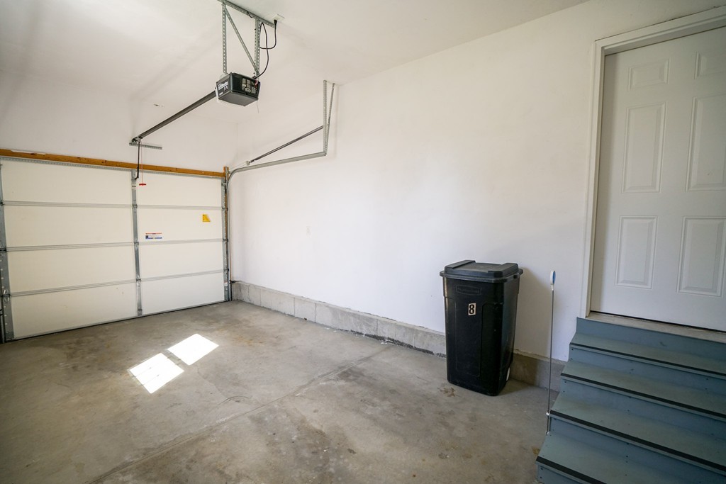 8 Concord Court, Unit B Webster, MA 01570 - Photo 23 of 32