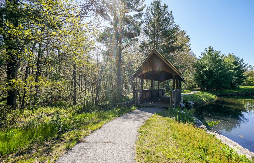 8 Concord Court, Unit B Webster, MA 01570 - Photo 29 of 32