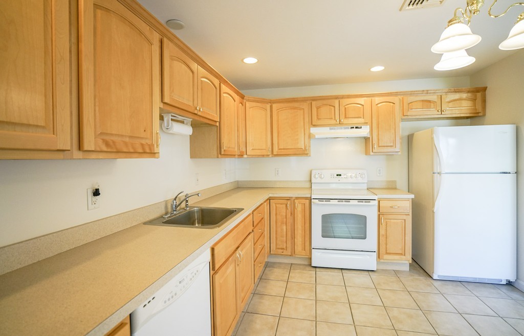 8 Concord Court, Unit B Webster, MA 01570 - Photo 8 of 32